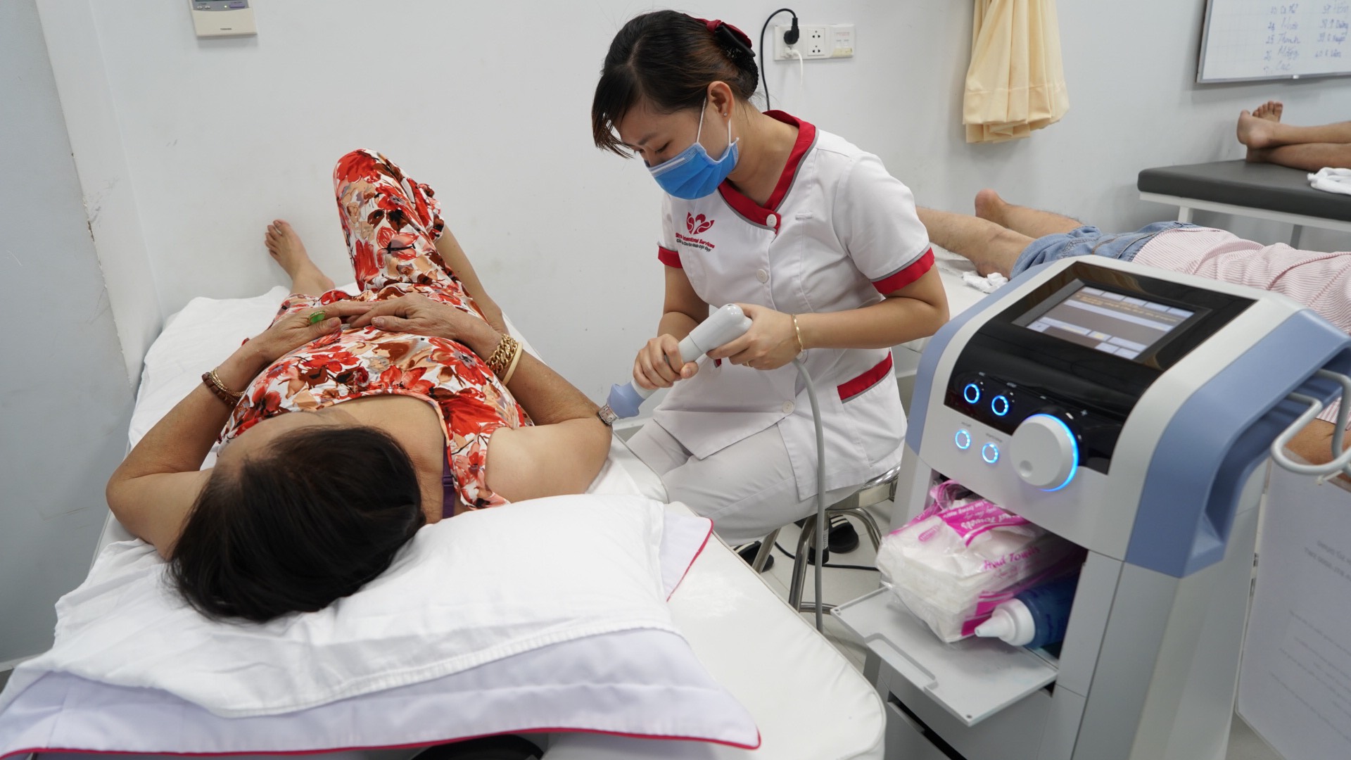 Dùng công nghệ laser hỗ trợ điều trị cho bệnh nhân Covid-19