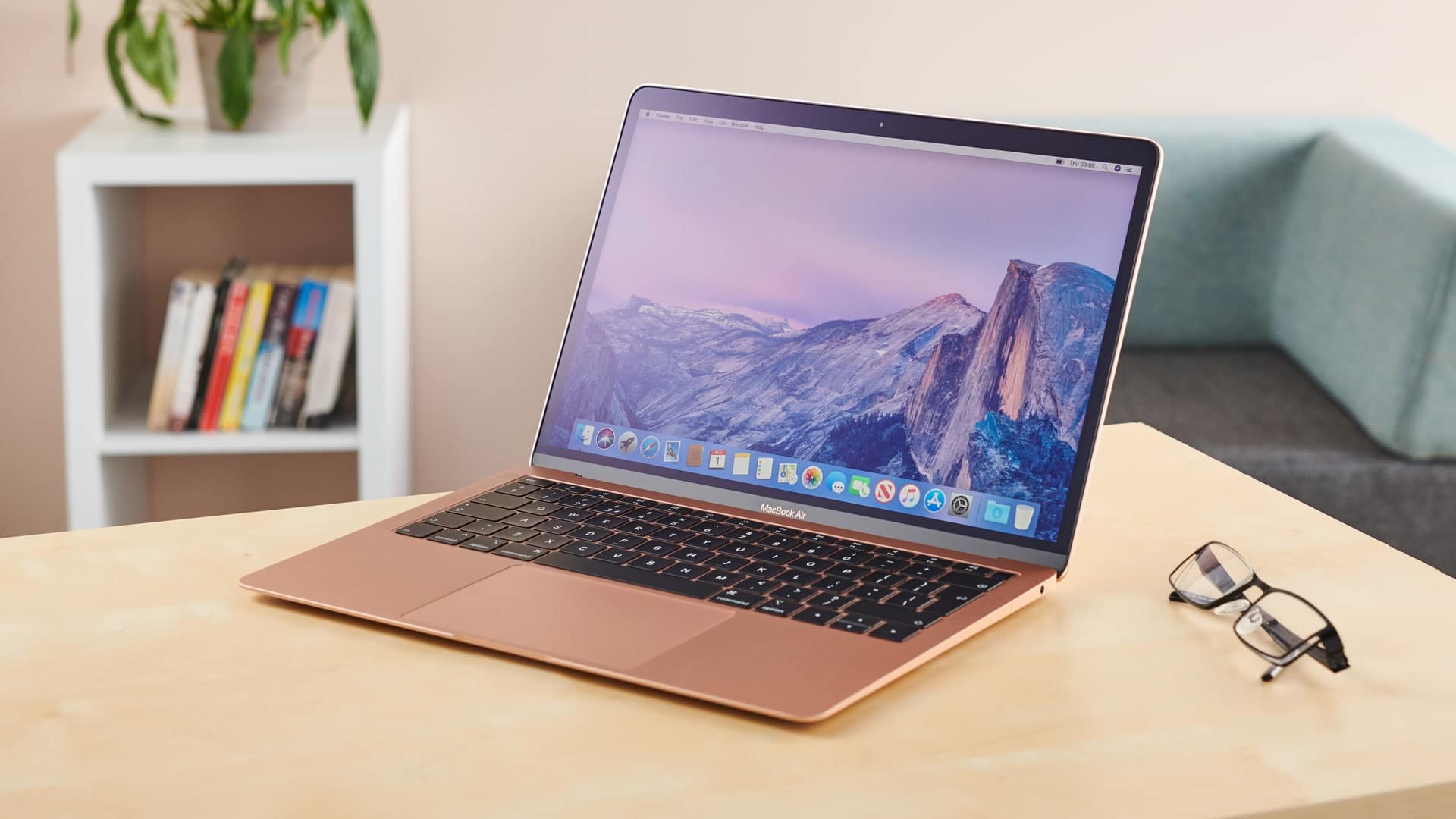 Có nên sở hữu ngay chiếc Macbook Pro 13 inch từ quái vật Apple?